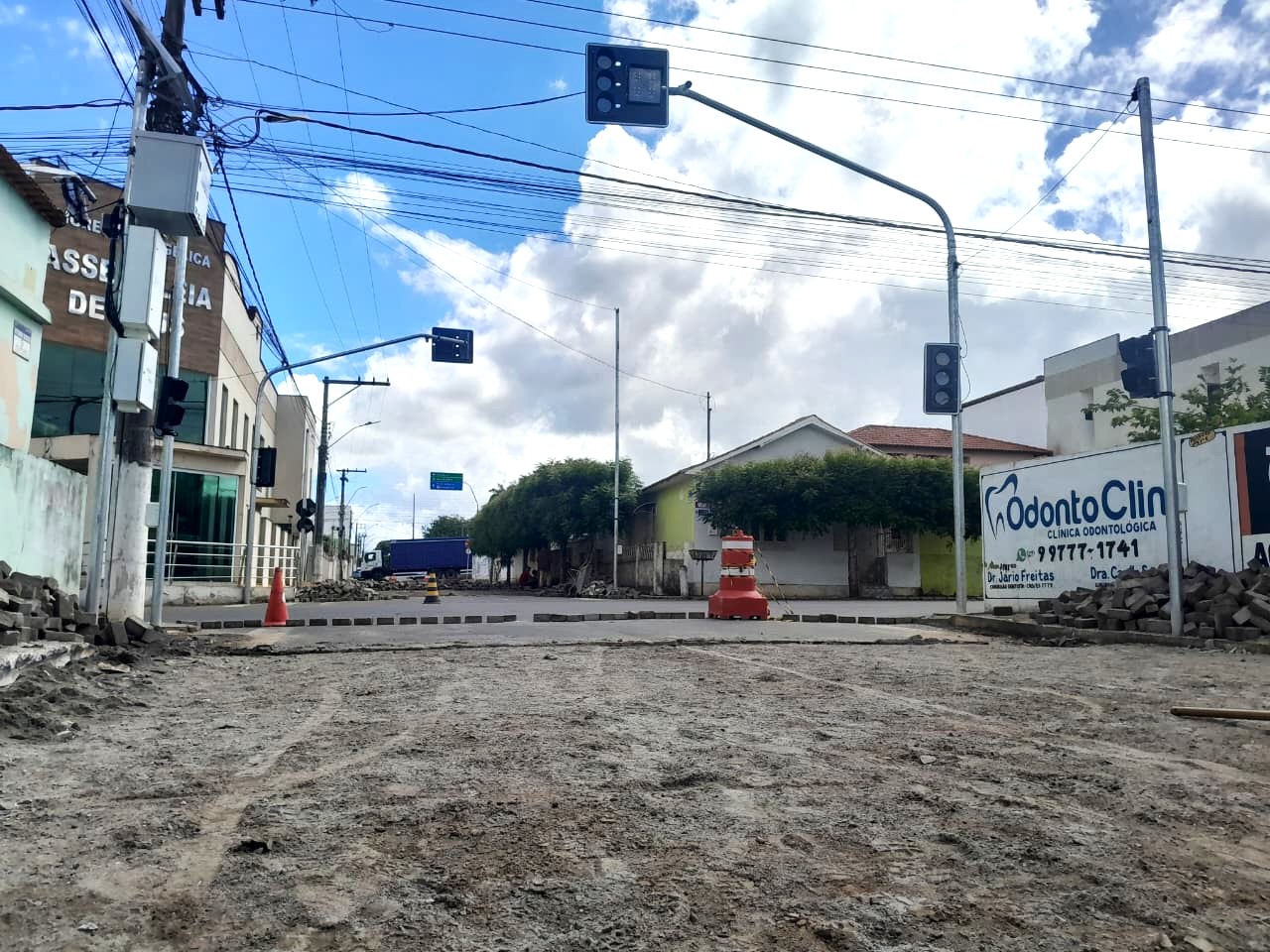 Prefeitura de Pinheiros remove quebra-molas para adequação viária e ativação de semáforos